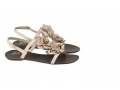 http://www.ffmoda.com/Products/women/F-F/Shoes/VD11744224.aspx.  Sliczne sandałki na lato w efektowne kwiaty - 100,00zł. w F&F