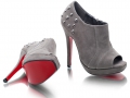 http://www.deezee.pl/obuwie_damskie/botki/botki_z_dzetami_zamsz_deezee_6550_grey.html.Na zimniejsze wieczory botki DeeZee - 119,00zł.