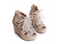 http://allegro.pl/c165r68-1cr34-super-modne-buty-na-koturnie-r-34-i1588544337.html- cena 60,45 zł. Bardzo mi się podobają!!
