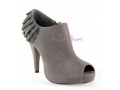 http://toobeeshoes-obuwie.istore.pl/pl/botki-zamszowe-szare-z-zabotem-z-falbanka-grey.html.Piękne botki z żabotem,trocha cena wysoka,ale są boskie:-)- 159,00zł!!!
