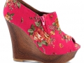http://www.deezee.pl/obuwie_damskie/koturny/fahrenheit_rai-18_fuschia_floral_wedge_bootie.html,Kwiaciaste koturny - 159,00zł!!!