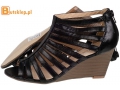 http://www.butsklep.pl/3887/buty.Czarne koturny - 77,00zł!!!