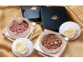 APC Cosmetics - Puder w kulkach. Można dowolnie zestawiać opcje kolorystyczne, dobierać wedle upodobań. Cena: 26,00 zł/18 g. www.apc-cosmetics.com.