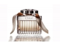 Chloe Lagerfeld woda toaletowa. Delikatny powiew świeżości z wyczuwalnymi zapachami piżma czy drzewa sandałowego. Cena: 103,00 zł. http://www.freemans.com.pl/lagerfeld-chloe. 