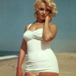Marilyn-Monroe-oversized-postcard--