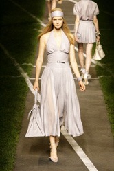 Hermes-Podium-spring-fashion-2010-036_runwaya