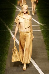 Hermes-Podium-spring-fashion-2010-044_runwaya