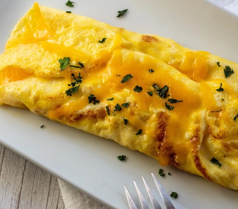 omlet z żółtym serem