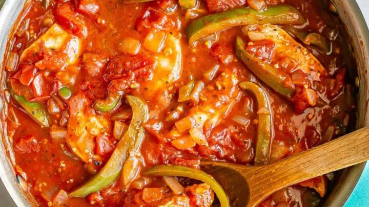 Potrawka z curry z kurczaka z papryką i kukurydzą