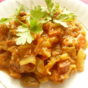 Bigos z młodej kapusty