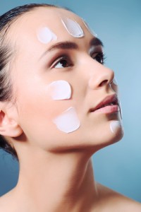 portrait_of_beautiful_spa_girl_with_cream_on_her_face_