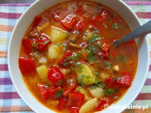 Węgierska zupa gulaszowa w wersji wegańskiejA