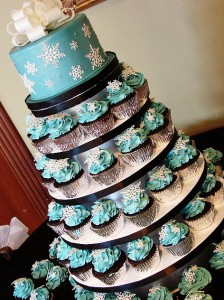 winter-wedding-cupcakes-snowflakes1