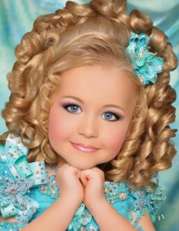 Glitz-t-t-toddlers-and-tiaras-33435526-558-720
