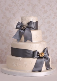 brooch-wedding-cake