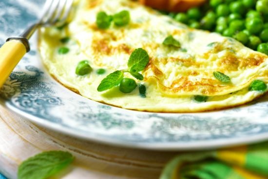 Omelet stuffed with green pea and mint - diet breakfast.