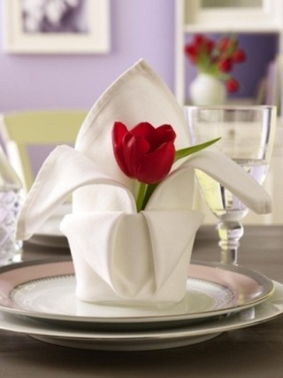 napkin-with-tulip