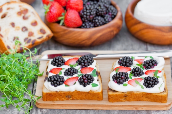 toast with cream cheese and fresh berries