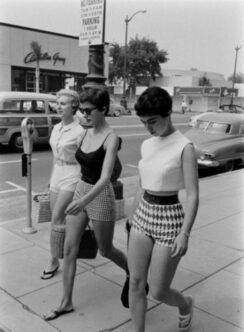 1950s-short-shorts-368x500