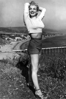 Marilyn-Monroe-cropped-top-and-shorts