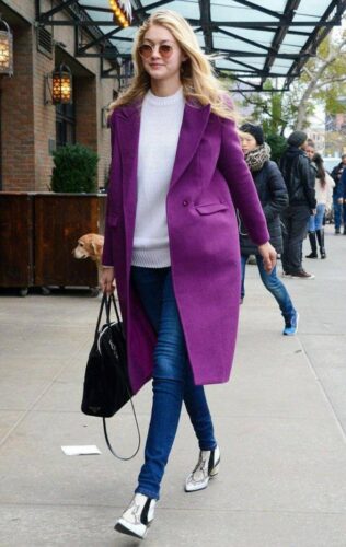 Gigi-Hadid-model-in-oversized-coat-color-in-New-York-590x935