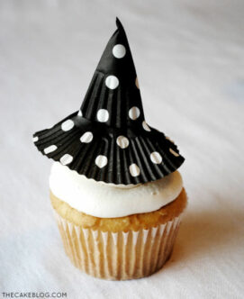 gallery-1440597530-witch-hat-cupcake-topper-sm