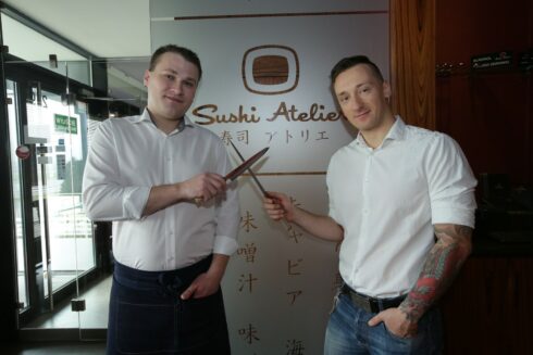 Marcin Buczek i Tomasz Żak - właściciel Sushi Atelier (Kopiowanie)