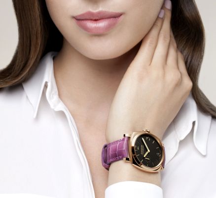 women-with-watch3