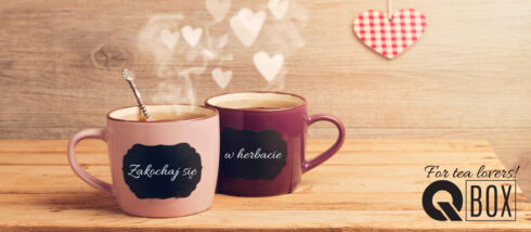 Cup of tea with chalkboard stickers and heart bokeh on wooden table