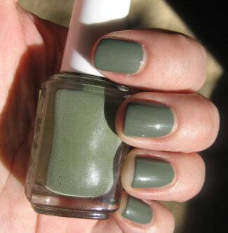 Green-khaki-nail-polish-colors-5-Nail-Polish-Colors-Trend-for-Spring-Fashion-20111
