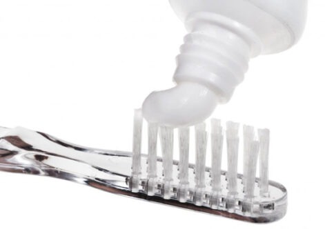 white-toothpaste-on-toothbrush