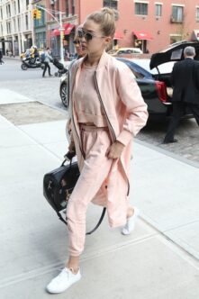 Photo by: KGC-146/starmaxinc.com STAR MAX ©2016 ALL RIGHTS RESERVED Telephone/Fax: (212) 995-1196 4/11/16 Gigi Hadid is seen in New York City.