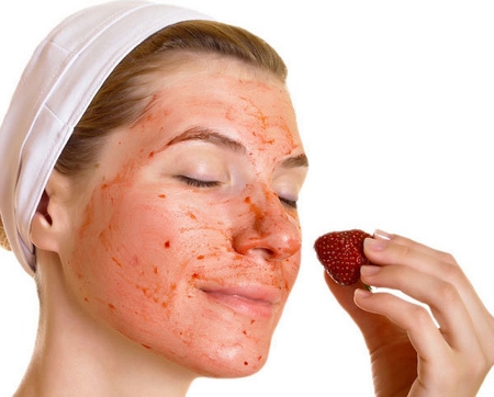 strawberry-face-mask-for-skin-brightening1-300x274