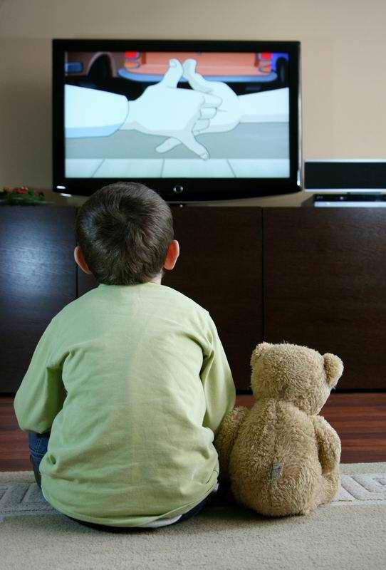 Ile czasu dziecko może spędzić przed telewizorem?