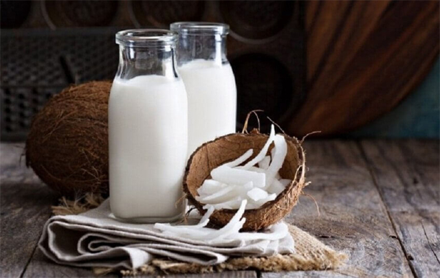 Mleko kokosowe - przepisy na słodkie desery i napoje