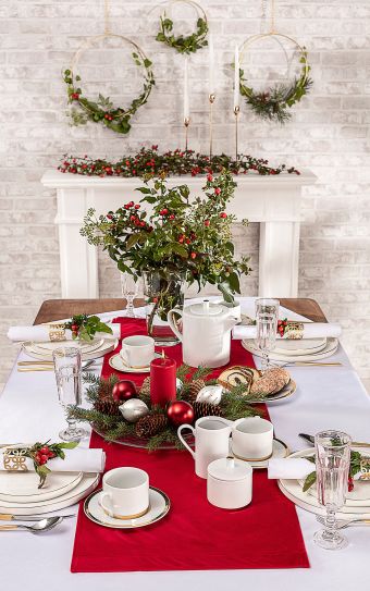 Ozdoby świąteczne na stole wigilijnym