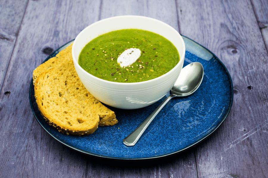 zielona zupa ze szpinakiem