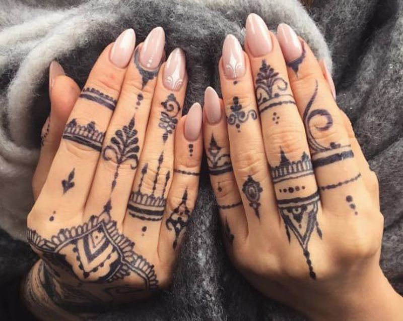 henna na palcach
