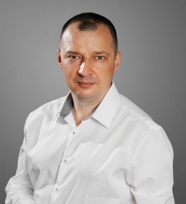 Dr Adrian Chwojnicki