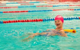 Nauka pływania dla dzieci w Krakowie - jaką szkołę najlepiej wybrać?