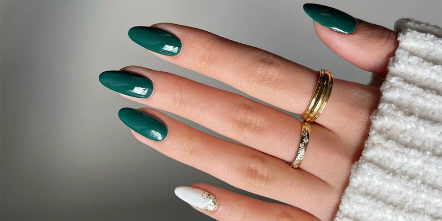 oliwkowa zieleń manicure