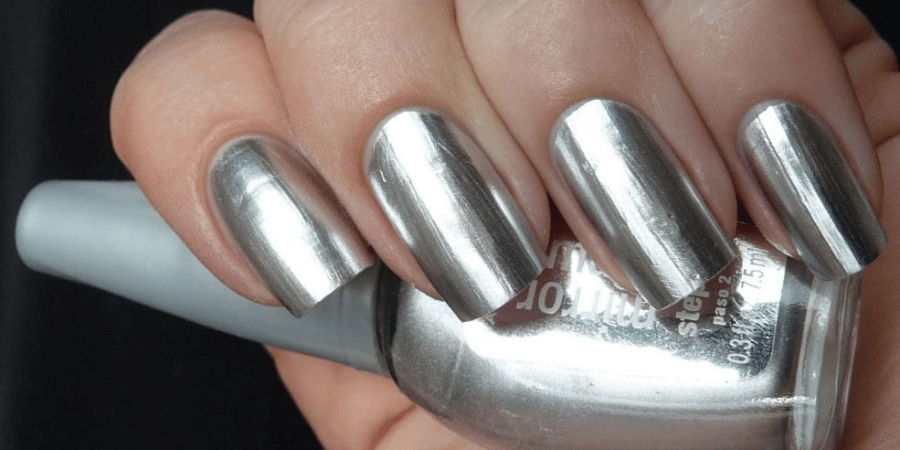 srebrny manicure
