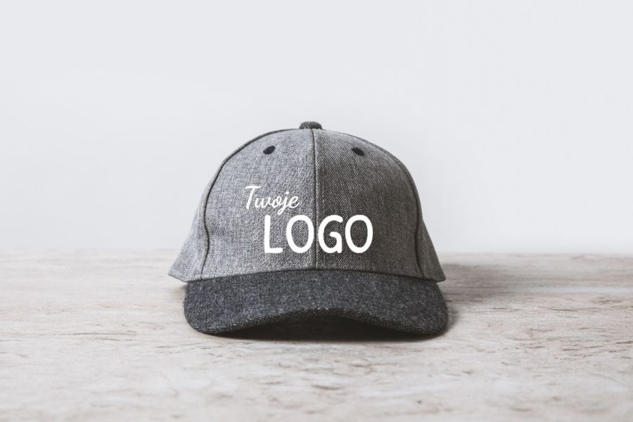 czapki z logo