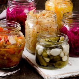 Dieta kiszonkowa - jadłospis i przepisy na smaczne domowe kiszonki