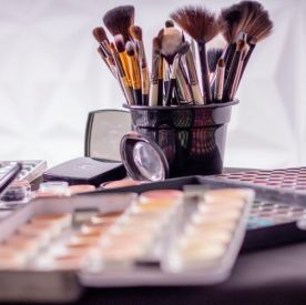 Luksusowe kosmetyki do makijażu: te produkty to kultowe must-have!