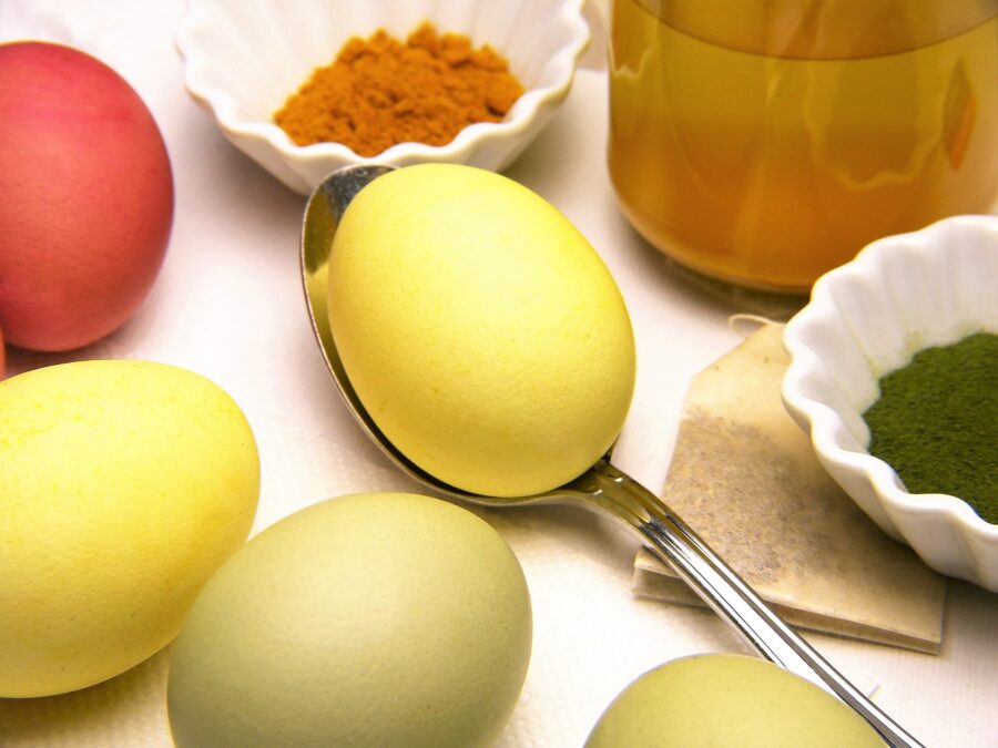 barwienie jajek na wielkanoc