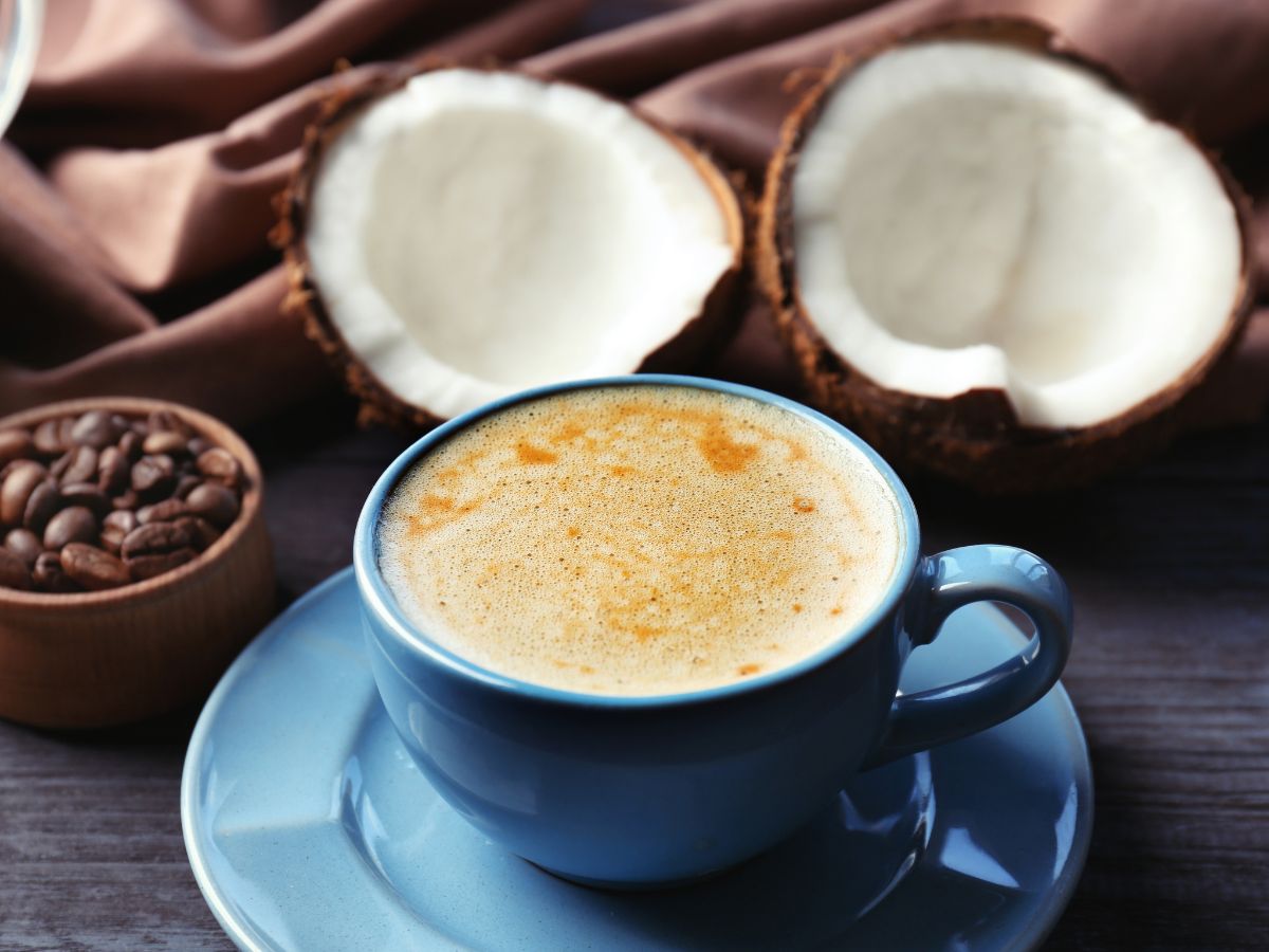 kawa z mlekiem kokosowym