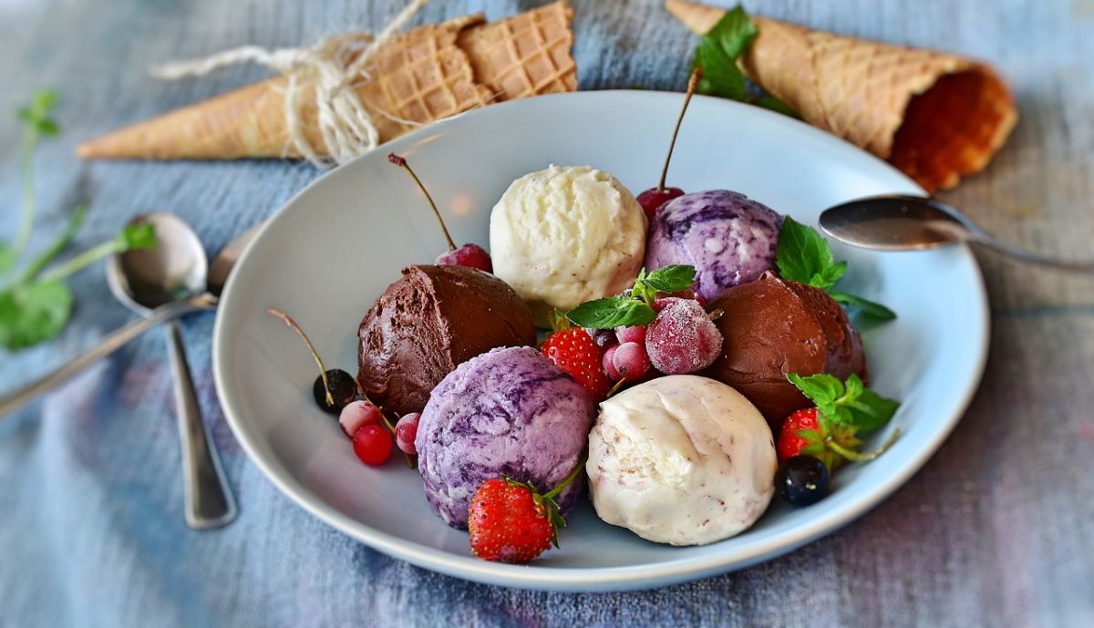Weź z kuchennej szafki i posyp lody. Efekt Cię zaskoczy