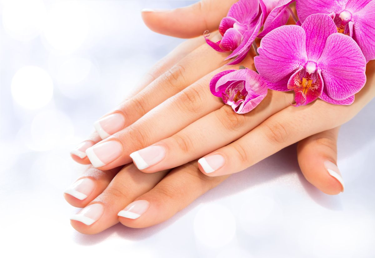 manicure hybrydoty biały