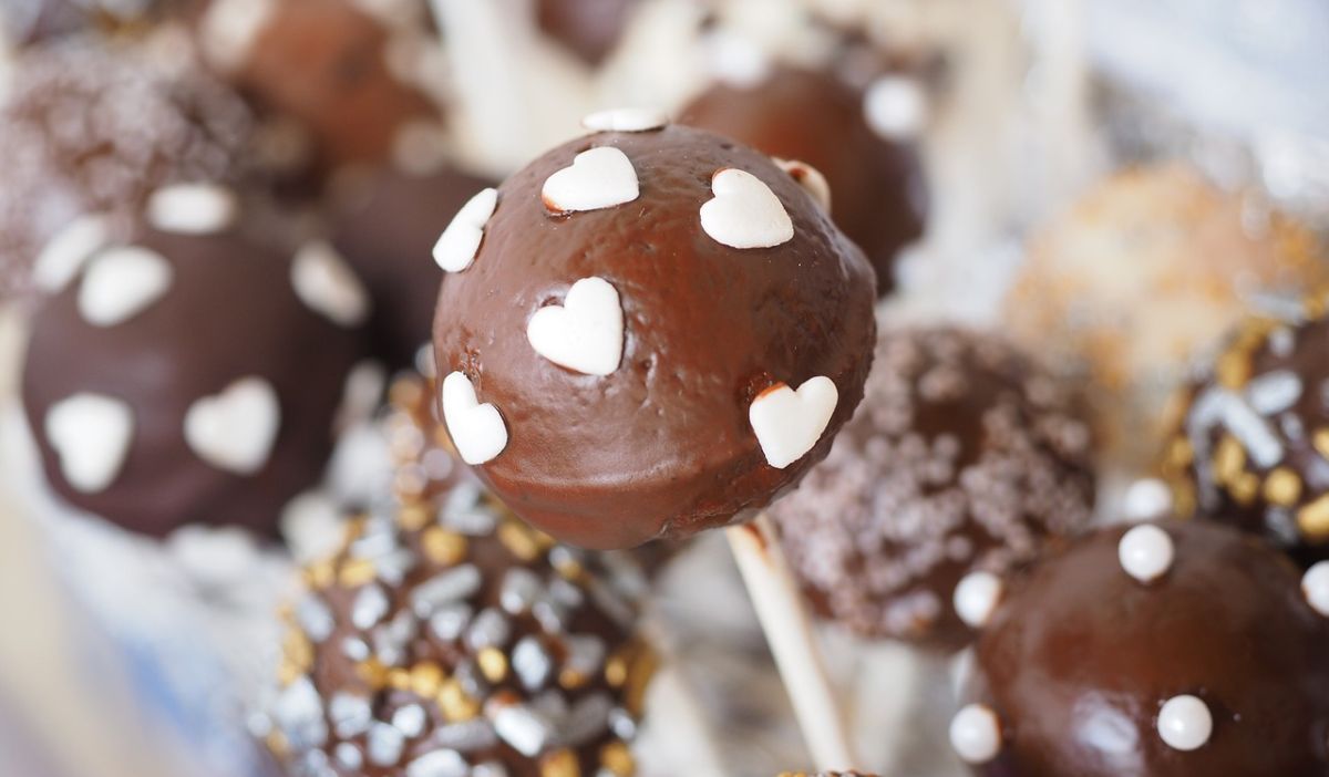 Ciasteczka na patyku Cakesicles. Idealne na wesele lub imprezę